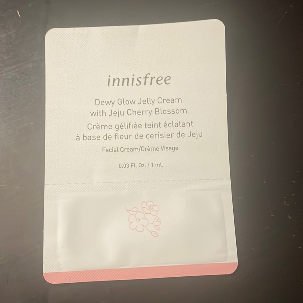 NWT Trial Size Innisfree Dewy Glow Jelly Cream with Jenny Cherry Blosson